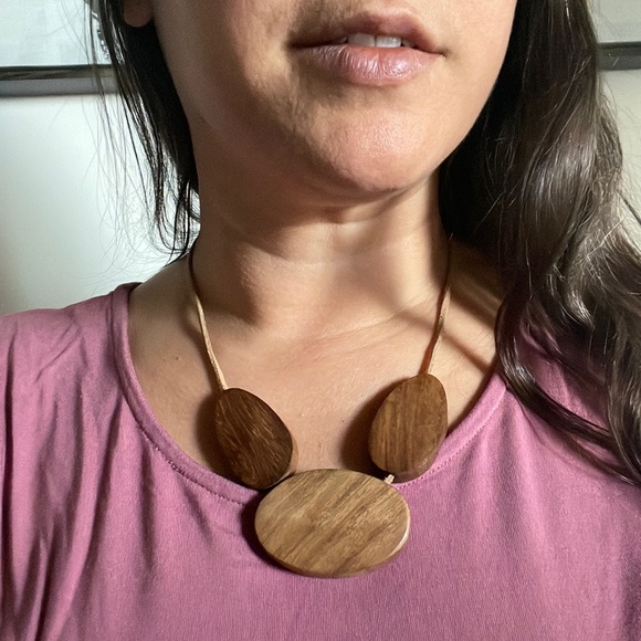 3/$15 🌟 simple wood necklace - Picture 1 of 4